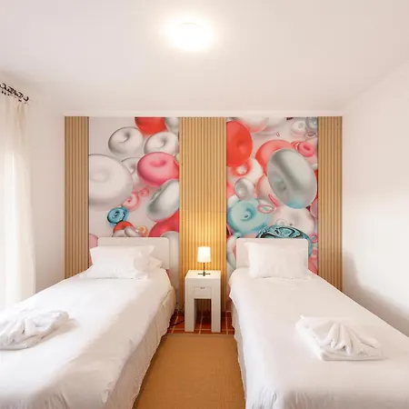 Condor Court Del Rey *