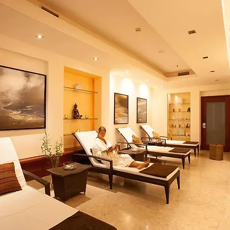 Condor Court Del Rey *